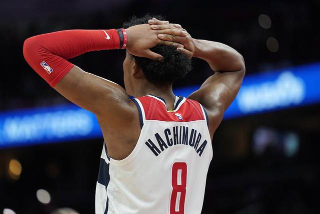 小萨三双詹姆斯18+13+9 国王常规赛横扫湖人